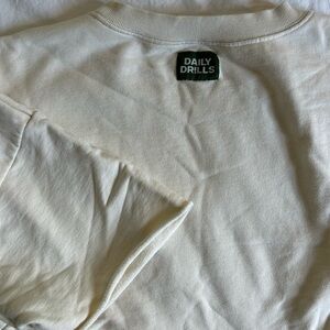 Daily Drills cropped sleeve crew in sand